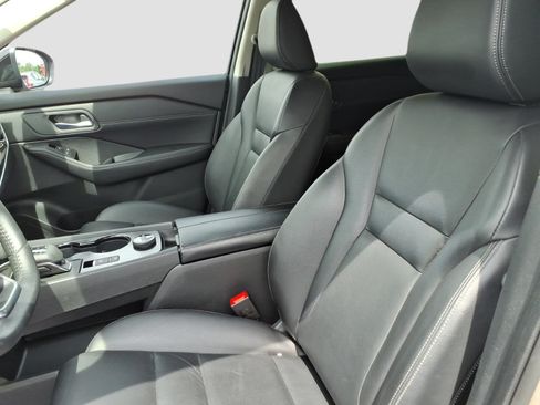 Used 2024 Nissan Rogue SL AWD/4WD image 11