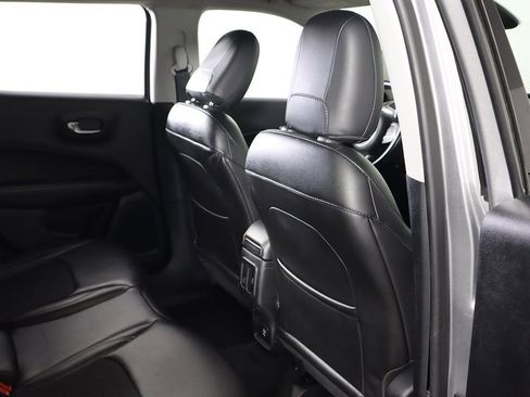 Used 2018 Jeep Compass Latitude image 24