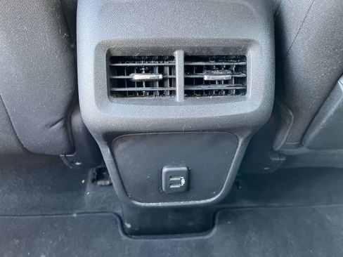 Used 2024 GMC Terrain SLE image 22