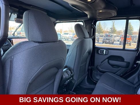 New 2025 Jeep Gladiator Sport image 39