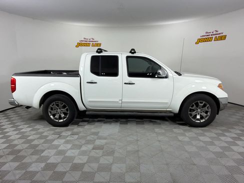 Used 2015 Nissan Frontier SL w/ Moonroof Package RWD image 7