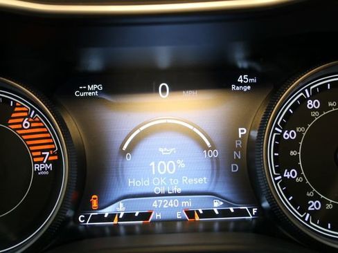 Used 2019 Jeep Cherokee Trailhawk AWD/4WD image 25