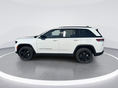 Used 2022 Jeep Grand Cherokee Altitude AWD/4WD image 4