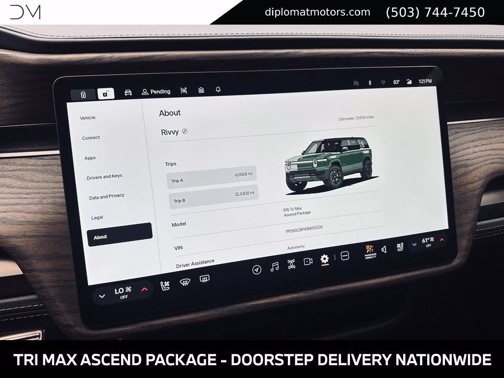Used 2025 Rivian R1S Premium Dual AWD/4WD image 2