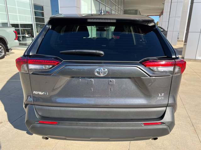 Used 2022 Toyota RAV4 LE AWD/4WD image 7