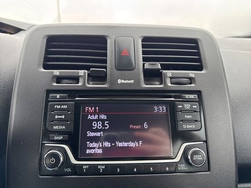 Used 2017 Nissan Leaf S image 16