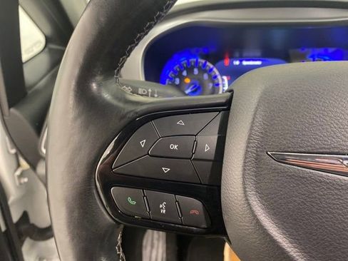 Used 2019 Chrysler Pacifica Touring-L Plus w/ S Appearance Package image 17