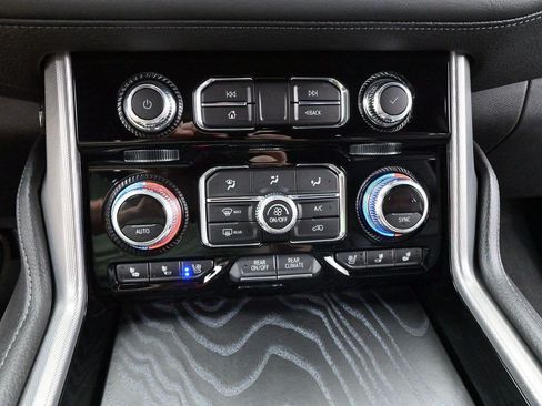 Used 2021 GMC Yukon Denali AWD/4WD image 28