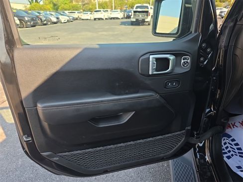 Used 2023 Jeep Gladiator Overland image 13