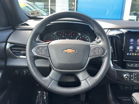 Used 2023 Chevrolet Traverse LT AWD/4WD image 2
