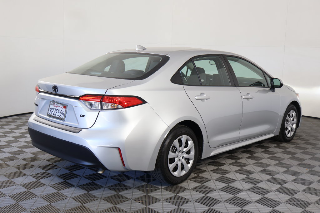 Used 2025 Toyota Corolla LE FWD image 4