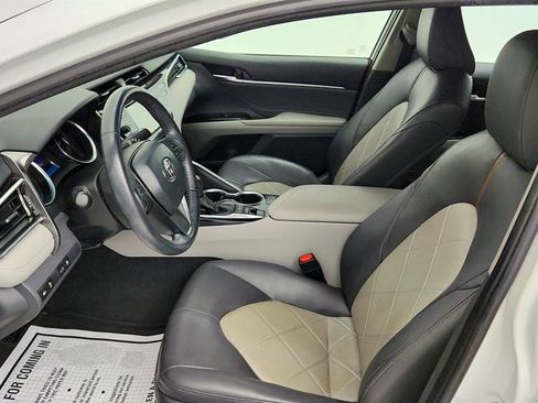 Used 2018 Toyota Camry XLE FWD image 19