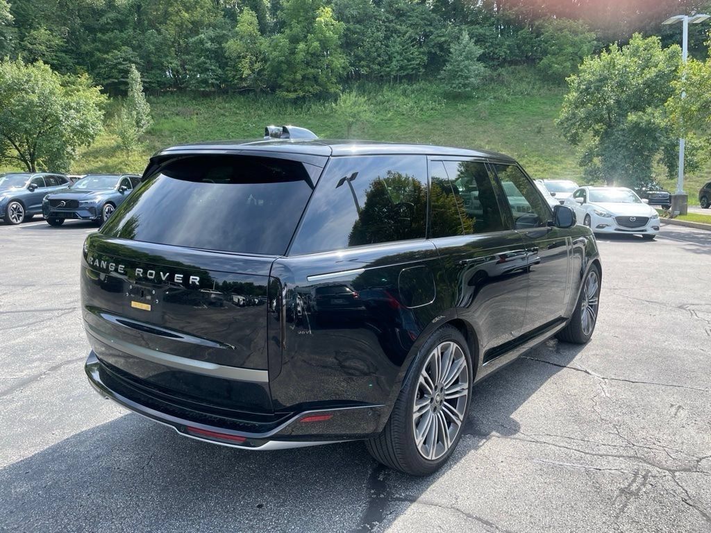 Used 2025 Land Rover Range Rover SE AWD/4WD image 7