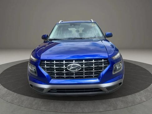 Used 2020 Hyundai Venue SEL FWD image 2