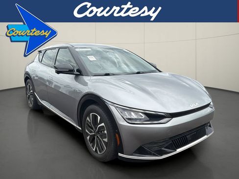Used 2023 Kia EV6 Wind w/ Wind Technology Package AWD/4WD image 1