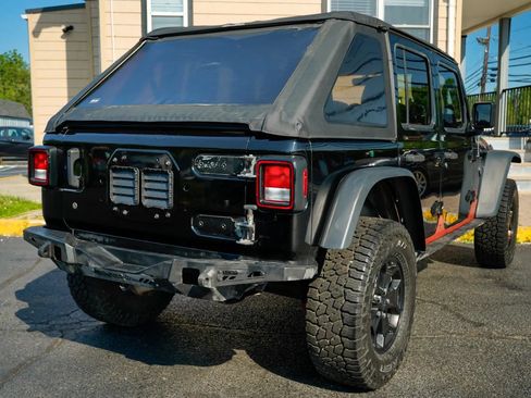 Used 2018 Jeep Wrangler Unlimited Rubicon AWD/4WD image 5