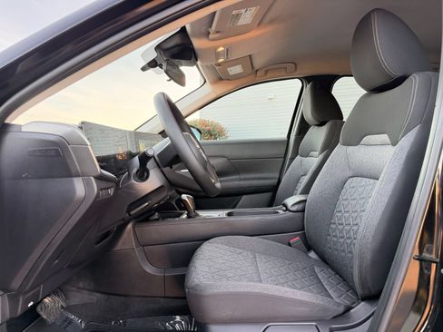 Used 2025 Nissan Kicks SV FWD image 18