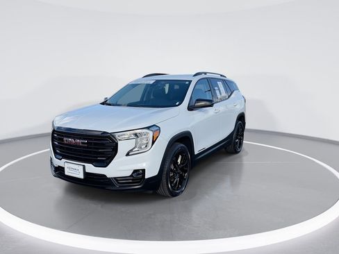 Used 2023 GMC Terrain SLT w/ Elevation Edition image 4