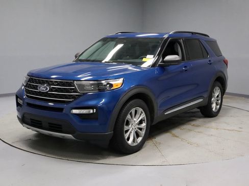 Used 2021 Ford Explorer XLT w/ Equipment Group 202A AWD/4WD image 7