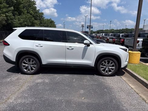 Used 2024 Toyota Grand Highlander FWD image 17