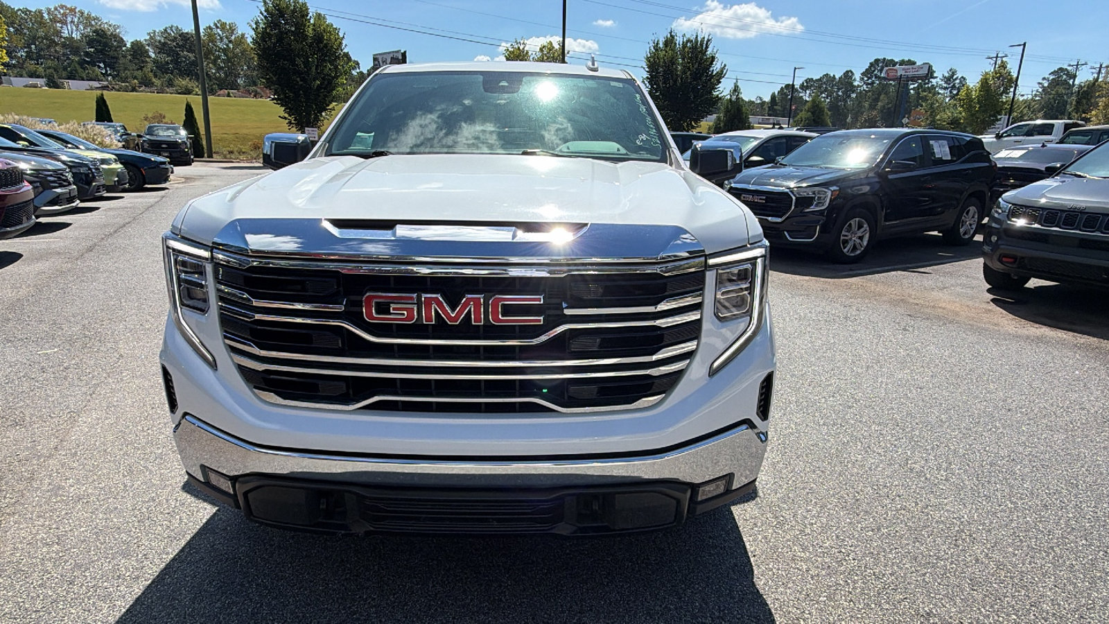 Used 2025 GMC Sierra 1500 SLT AWD/4WD image 3