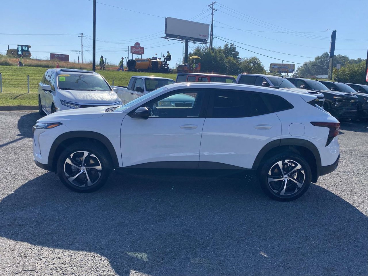Used 2025 Chevrolet Trax RS w/ Sunroof Package FWD image 5