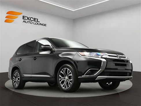 Used 2018 Mitsubishi Outlander SE image 36
