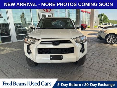 Used 2024 Toyota 4Runner SR5 Premium w/ Moonroof Package AWD/4WD image 9