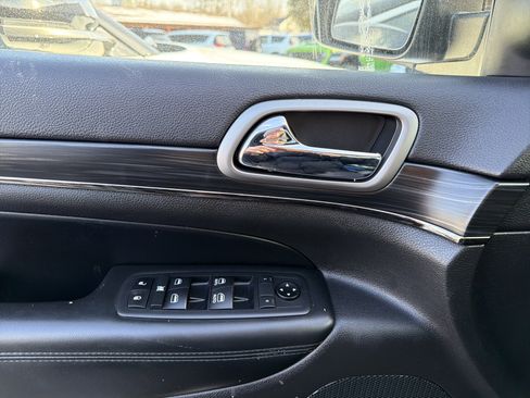 Used 2020 Jeep Grand Cherokee Limited X image 13