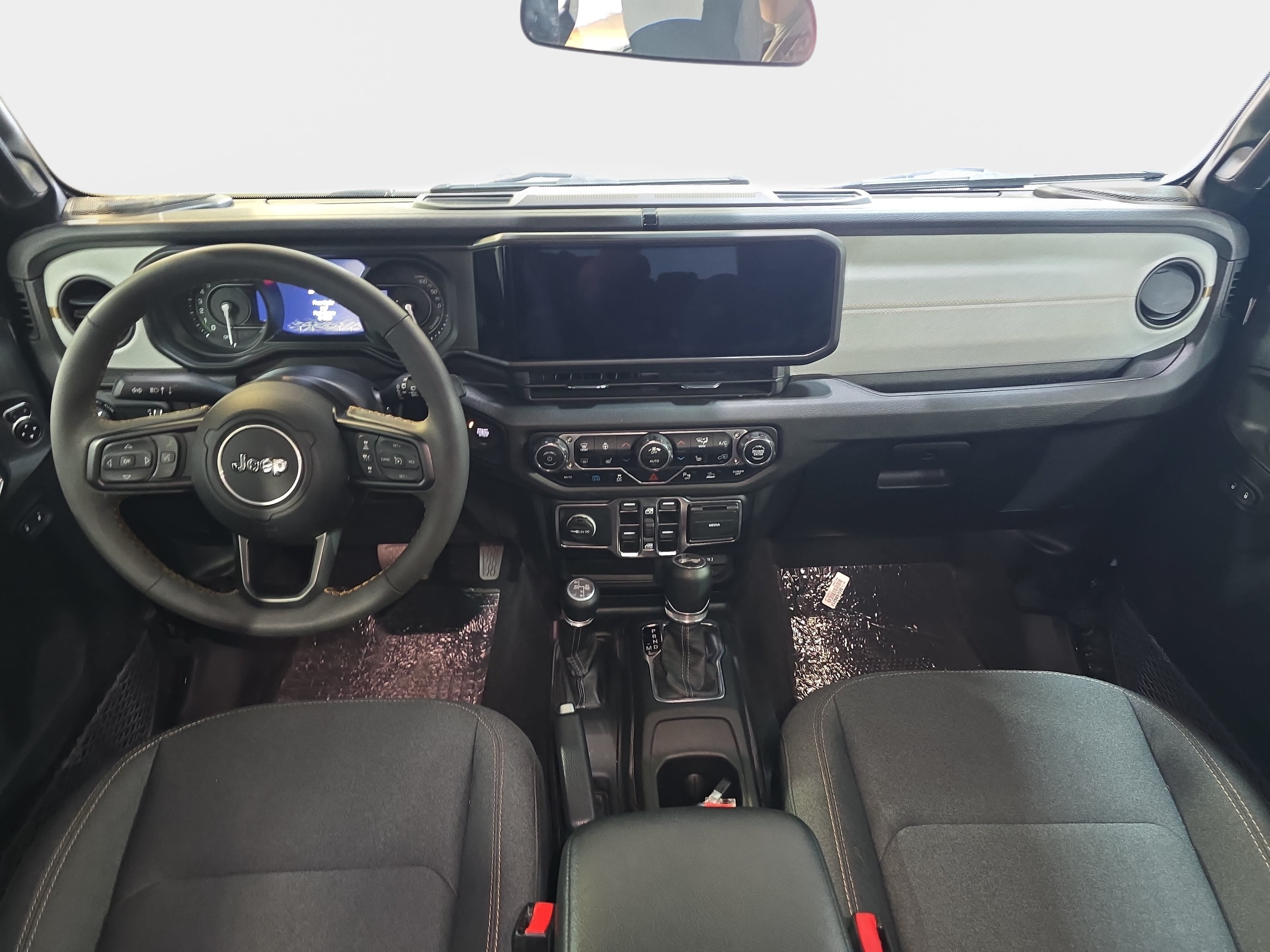 Used 2024 Jeep Wrangler Unlimited w/ Convenience Group AWD/4WD image 10