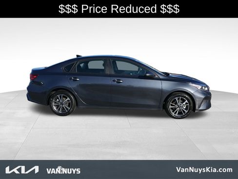 Used 2023 Kia Forte LXS image 2