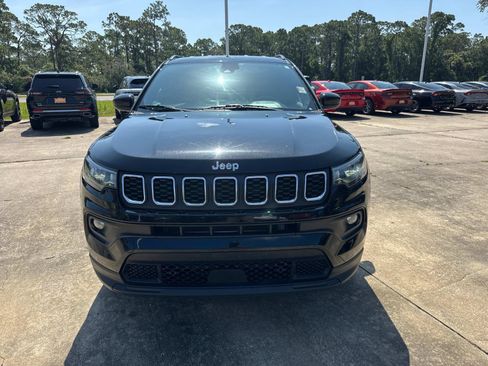 Used 2024 Jeep Compass Latitude AWD/4WD image 8