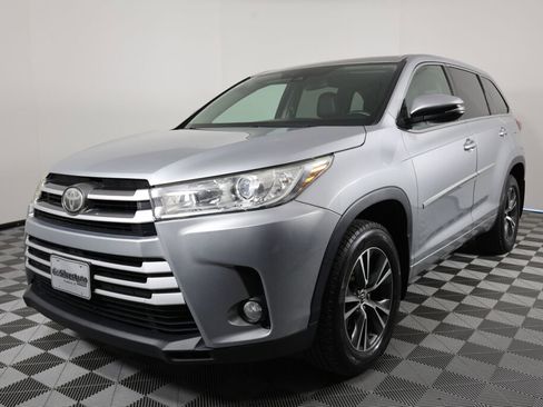 Used 2017 Toyota Highlander Plus image 5