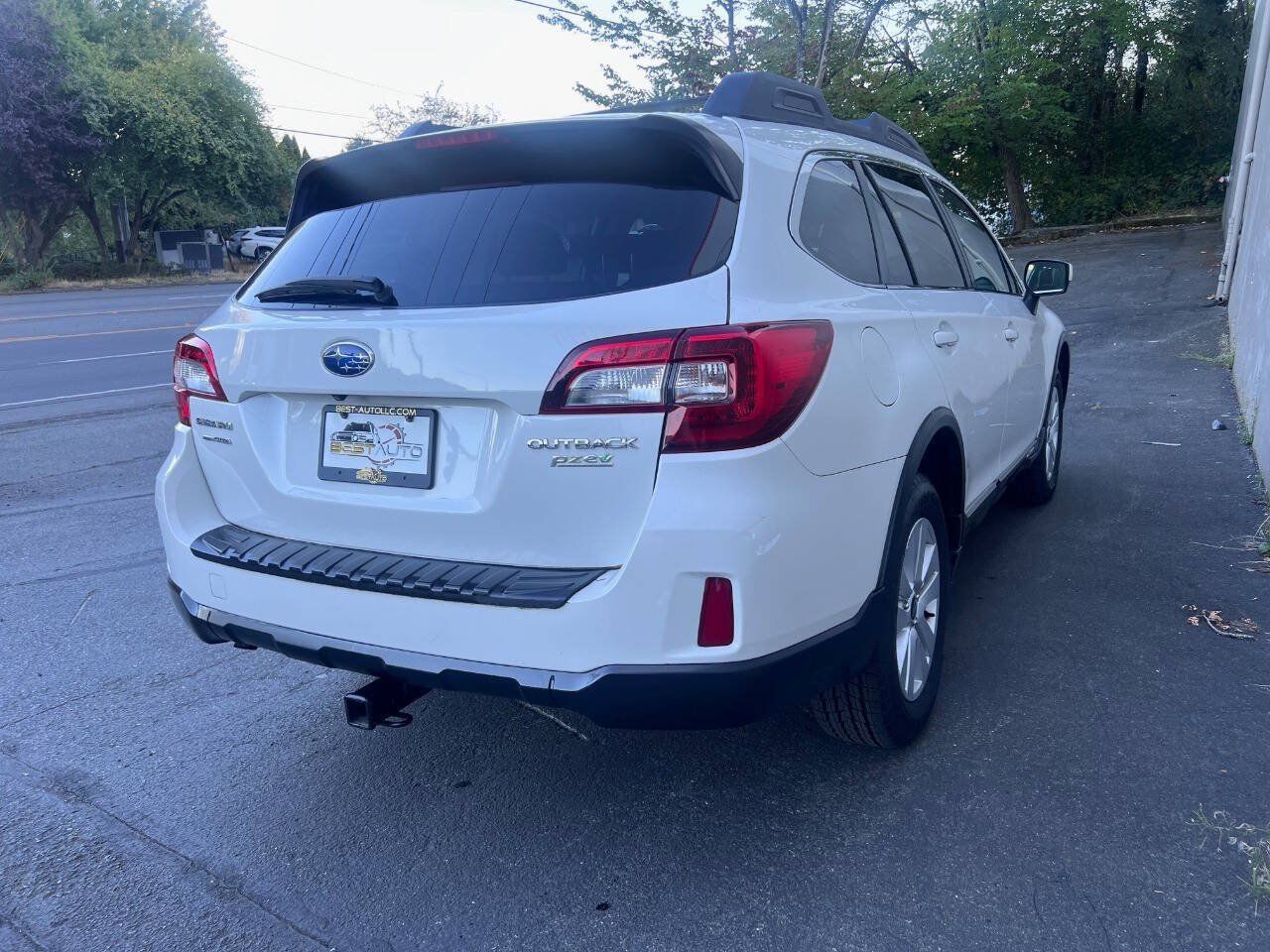 Used 2015 Subaru Outback 2.5i Premium AWD/4WD image 6