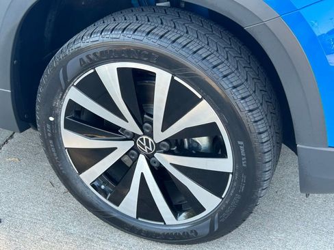 Certified 2023 Volkswagen Taos SE FWD image 40