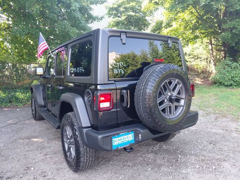 Used 2025 Jeep Wrangler Unlimited Sport AWD/4WD image 28