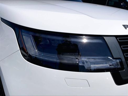 Used 2025 Land Rover Range Rover SE AWD/4WD image 28