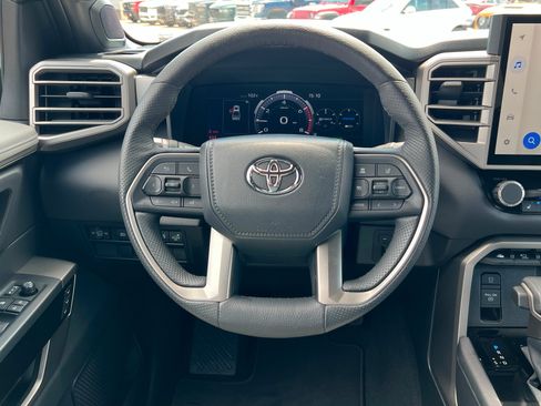 Used 2025 Toyota Tundra Limited AWD/4WD image 12