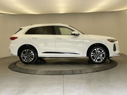 Certified 2025 Audi Q5 Premium w/ Convenience Package AWD/4WD image 8