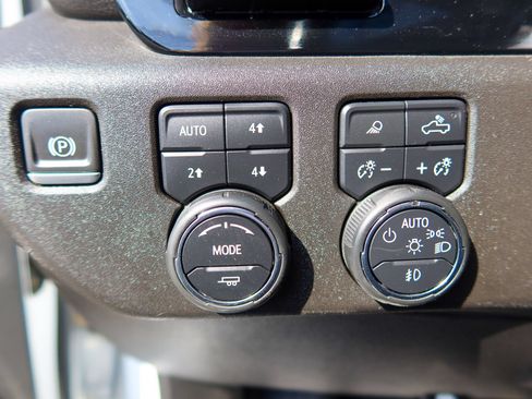 Used 2024 Chevrolet Silverado 3500 LTZ w/ LTZ Convenience Package AWD/4WD image 20