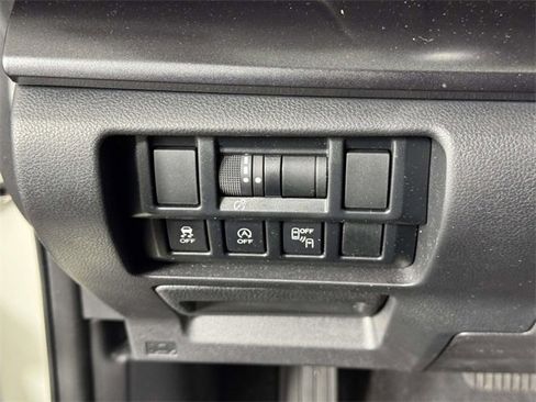 Used 2021 Subaru Crosstrek 2.5i Sport w/ Moonroof Package image 18