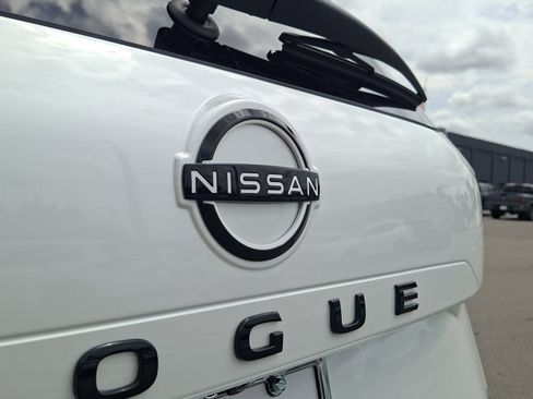 New 2026 Nissan Rogue Dark Armor FWD image 15