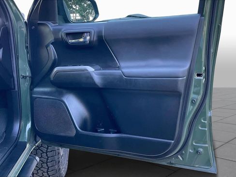 Used 2021 Toyota Tacoma TRD Sport image 21