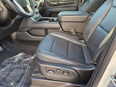 Used 2022 GMC Yukon Denali w/ Denali Premium Package image 16