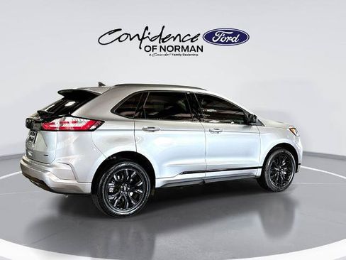 Certified 2024 Ford Edge SE w/ Black Appearance Package AWD/4WD image 9