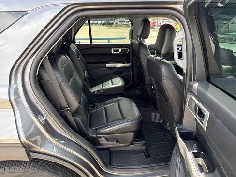 Used 2023 Ford Explorer XLT w/ Equipment Group 202A RWD image 12