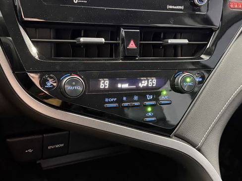 Used 2022 Toyota Camry SE FWD image 20