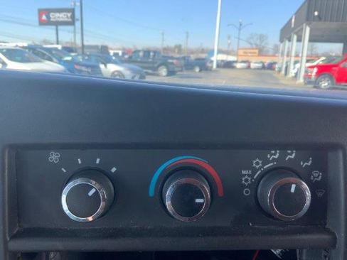 Used 2014 Chevrolet Express 2500 RWD image 13