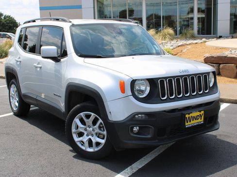 Used 2018 Jeep Renegade Latitude w/ Cold Weather Group AWD/4WD image 2