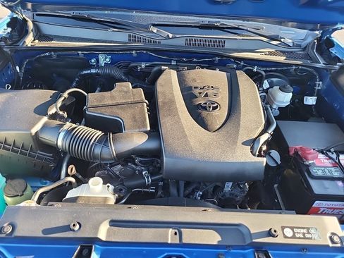 Used 2018 Toyota Tacoma SR5 image 11